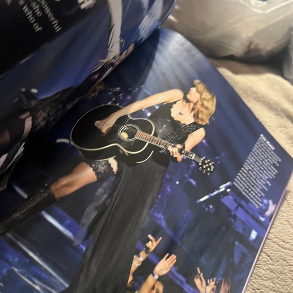 Taylor Swift ( Time Magazine ) ( A special edition ) a Magical Era - Picture 6 of 7